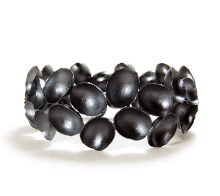 Black Grapes • Armreif 2019 • Silber • privat collection