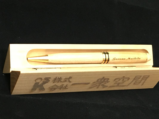 木製ペン立付ケース　ペンセット　取引先のロゴを入れてプレゼントが最近多いです。￥3,500-