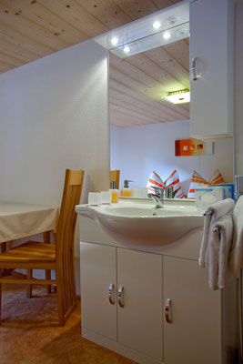 HAUS DAHEIM Partenen - Doppelzimmer Verbella und Ganifer