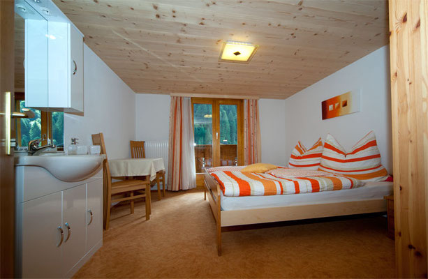 HAUS DAHEIM Partenen - Doppelzimmer Verbella und Ganifer