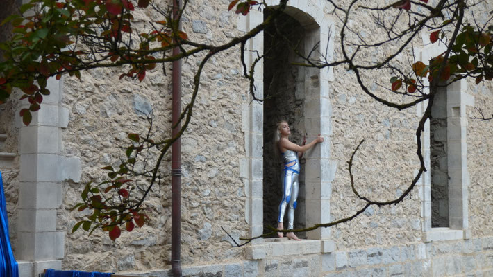 apparition fugitive de la flaneuse digitale à l'abbaye de Sordes