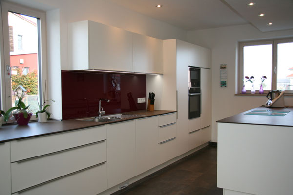 Weiße Küche vom Schreiner