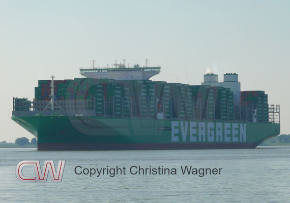 Die 2021 abgieferte EVER ACE (23.992 TEU) ist das Typenschiff einer Serie von 14 Schiffen. Das Schwesterschiff EVER ALOT hat mit 24.004 erstmals die 24.000 TEU Marke überschritten