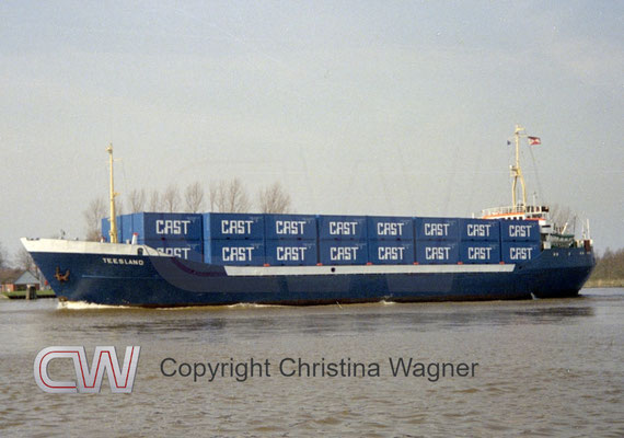 Die 1967 von der J. J. Sietas Werft gebaute TEESLAND (80 TEU) gehörte zu den ersten Container-Feederschiffen