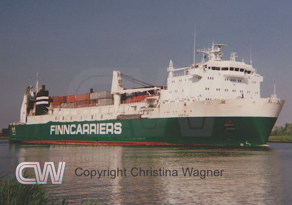 Das Con-Ro Schiff CORTIA 1989 auf dem Nord-Ostsee Kanal 