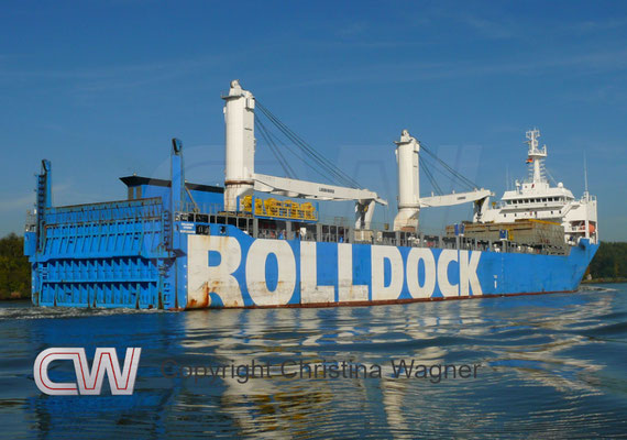 2014 lieferte die Flensburger Schiffbaugesellschaft die ROLLDOCK STORM ab. Sie und ihr Schwesterschiff können sowohl Ladung mit ihren beiden 350 t Kränen, über die Heckrampe rollend oder abgetaucht auch schwimmend übernehmen