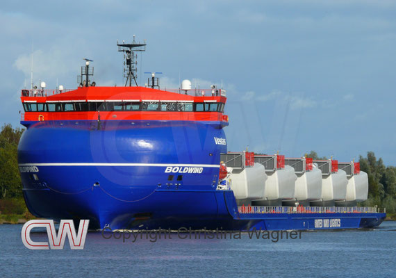 Der 2020 erbaute Deckcarrier BOLDWIND und das Schwesterschiff sind spezialisiert für den Transport von Windkraftanlagenbauteilen