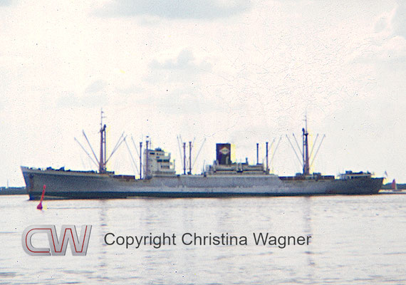 Die 1949 gebaute LANGKOES besuchte 1983 noch einmal Hamburg