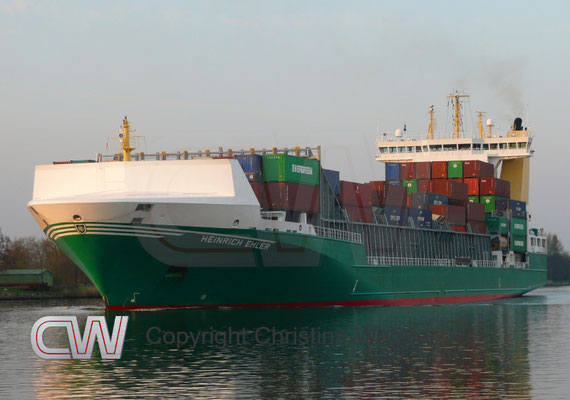Die HEINRICH EHLER gehört zur Balticmax-Klasse Typ 178 von denen die J.J. Sietas Werft 6 Einheiten baute. Die Open-Top-Container können 1.421 TEU befördern.