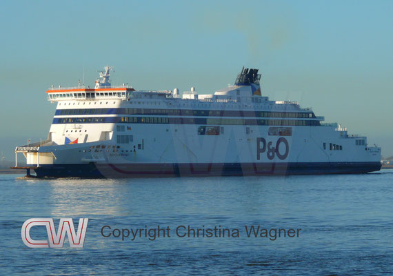 Ein Werftaufenthalt bei Blohm+Voss bescherte einen das Foto des 47.592 BRZ großen Fährschiffes SPIRIT OF BRITAIN. Das Schiff ist zwischen Dover und CALAIS eingesetzt