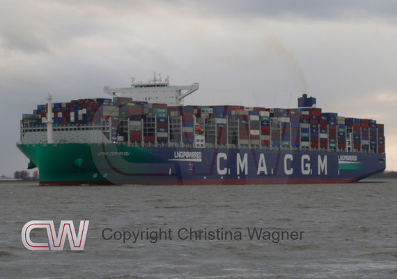 Das 23.112 TEU Containerschiff CMA CGM RIVOLI und ihre 8 Schwesterschiffe waren ab 2019 die ersten Großcontainer die mit LNG-Antrieb gebaut wurden.