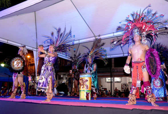 Los pintorescos atuendos folclóricos de los mexicanos que participaron en el Festival Spondylus América Danza, en Chone.