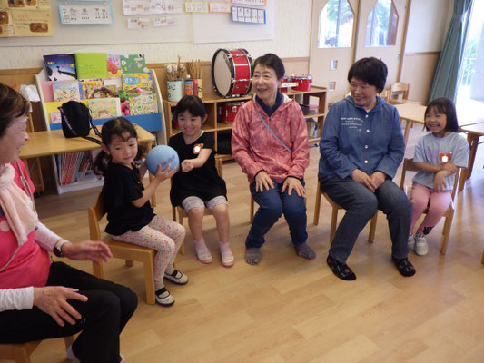 おじいちゃん・おばあちゃんと一緒にゲームをして遊んだよ！