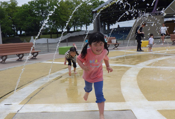 水のトンネルへｇｏ！