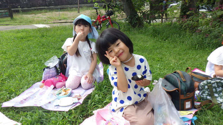みんなとお弁当おいしい♪♪