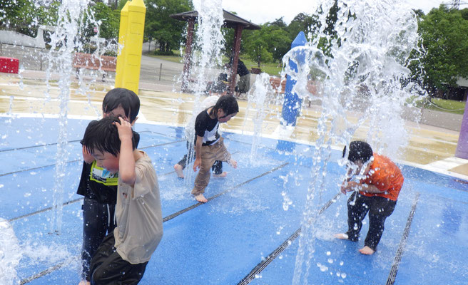 つめたーい！でも気持ちい♪