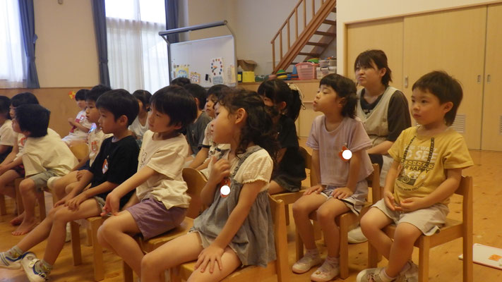 みんな真剣に聞いています