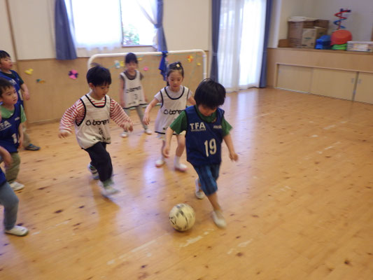 白vs青　のチーム対決
