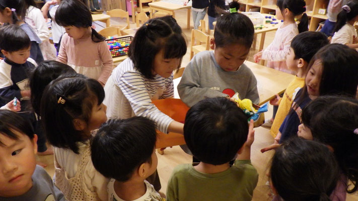 【4歳児】ちゅうりっぷ組さんに･･･「おかしをどうぞ！」