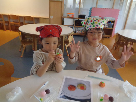 箸で模様を付けるよ！ちょっと難しいなあ・・・