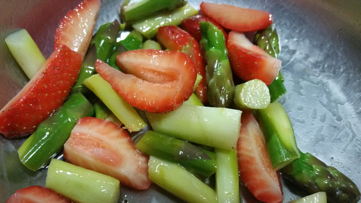 Salade d'asperge aux fraises