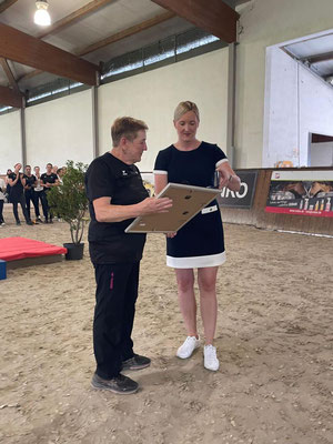 Ruth Köhler mit Pferdesportverbandsvorsitzende Kristina Kutting