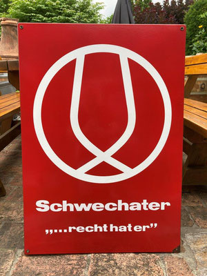 169 Brauerei Schwechater  "... recht hat er"  , Email, Abm. 87,50 cm x  61,5  cm, kein Impressum: ca. 1965, ein Riesenstück !!