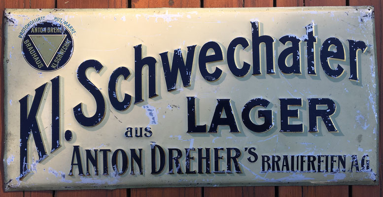 140 Brauerei Schwechat, Blech, Abm. 25 cm x 50,5 cm, Impressum: Papier u. Blechdruck Industrie Wien XIX, Dieses Schild ist Eigentum der Anton Dreher's Brauereien AG , ca. 1905