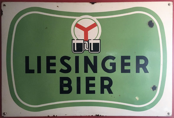 134 Brauerei Liesing, Email, Abm. 98 cm x 66 cm, Impressum: Austria Email, ca. 1950 --> hängt in der Garage :)