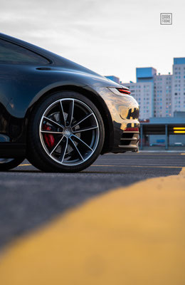 Porsche Łódź Dark Frame