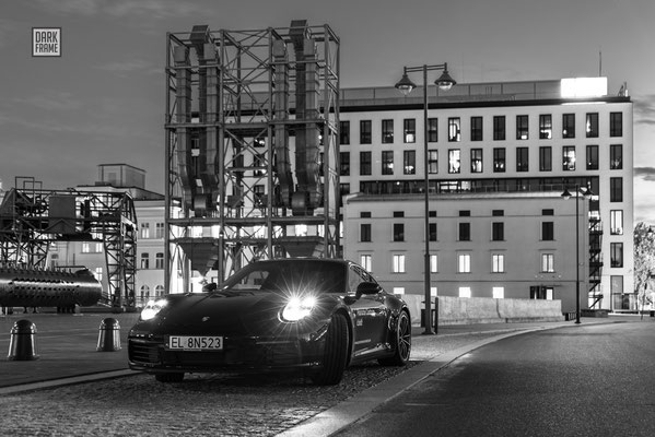 Porsche Łódź Dark Frame