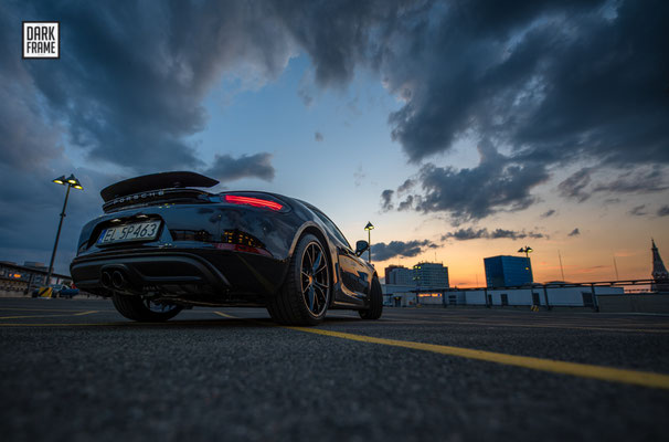 Porsche Cayman Łódź Dark Frame