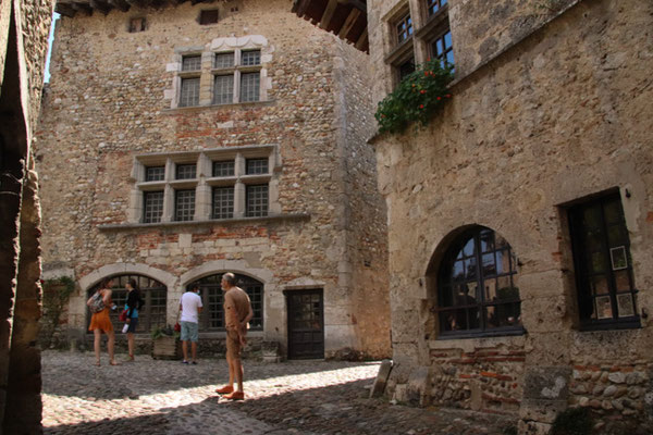 Pérouges