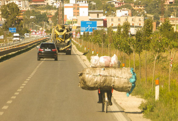 Autobahn nach Tirana