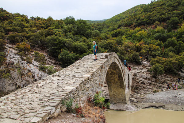 osmanische Brücke bei den warmen Quellen