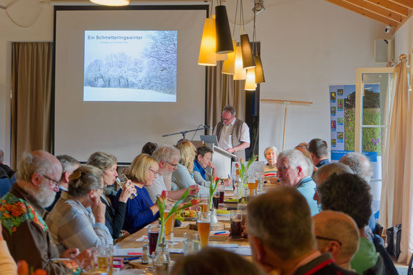Christian Seeberger, Bürgermeister des Marktes Erkheim, begrüßt die Anwesenden. Foto: Martin Kächler