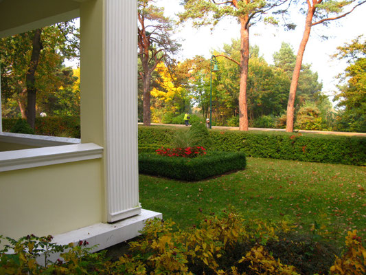 Der Garten (Blick von Frühstücksveranda)