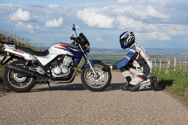 Portrait mit Motorrad