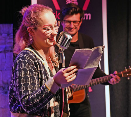 Katharina Marosz und Eddy Zinn bei Slam Jam am 14. Dezember 2023 in der BüchnerBühne, Leeheim.