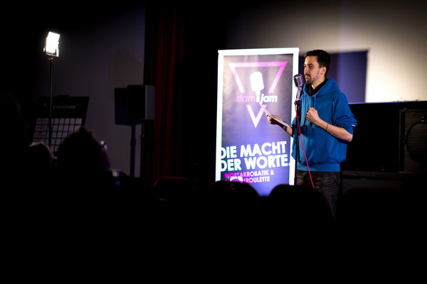 Dominik Rinkart bei Slam Jam am 11. Januar 2024 im Kino Lichtblick, Walldorf.