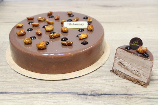 Chouchou : Croustillant cacahuète, dacquoise noisettes et mousse chocolat lait Valrhona.