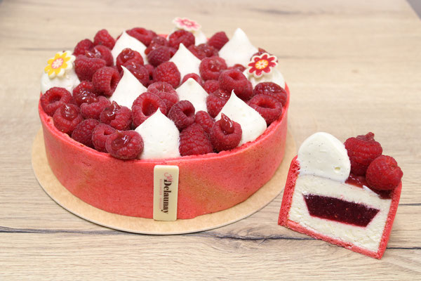 Framboisier : Biscuit amandes, mousse mascarpone vanille, framboises confites, framboises fraîches