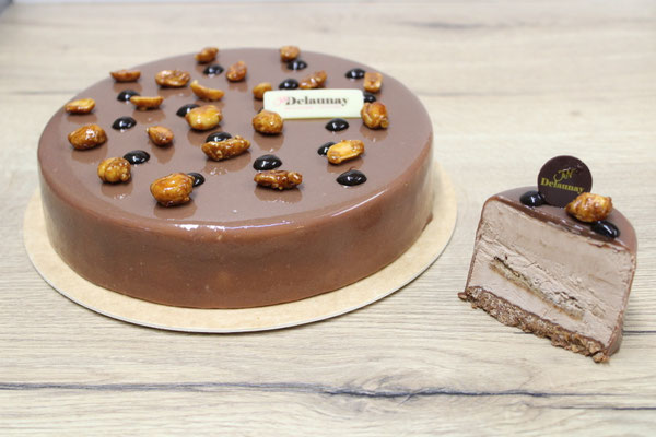 Chouchou : croustillant cacahuètes, mousse chocolat lait et biscuit noisette.