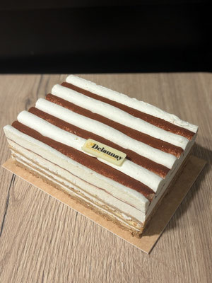 Tiramisu : Biscuit café, crémeux dulce café, croustillant café et crème légère mascarpone.