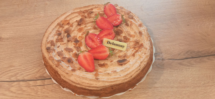 Rustique rhubarbe/fraise : compotée rhubarbe/fraise sur pâte feuilletée et sa macaronnade aux amandes
