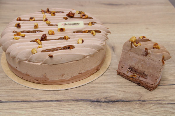 Caraïbe : Biiscuit chocolat sans farine, mousse chocolat noir et lait et éclats de noisettes torréifiées. SANS GLUTEN