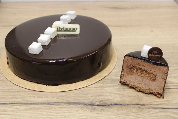 Créquillon: Croustillant praliné, biscuit chocolat et mousse chocolat noir.