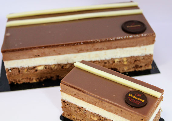 Manhattan : Brownie, crème légère vanille, crémeux gianduja et mousse chocolat.