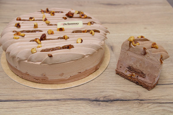 Africain : biscuit chocolat SANS GLUTEN, mousse chocolat lait et noir et noisette toréfiées.