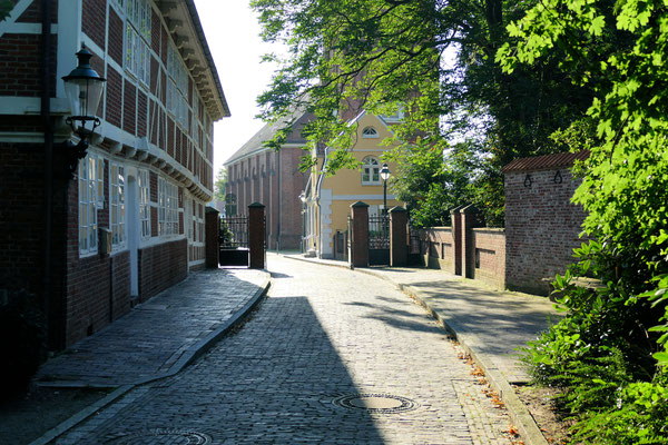 Der Weg zum Gärtnerhaus und der Galerie am Schloss Ritzebüttel